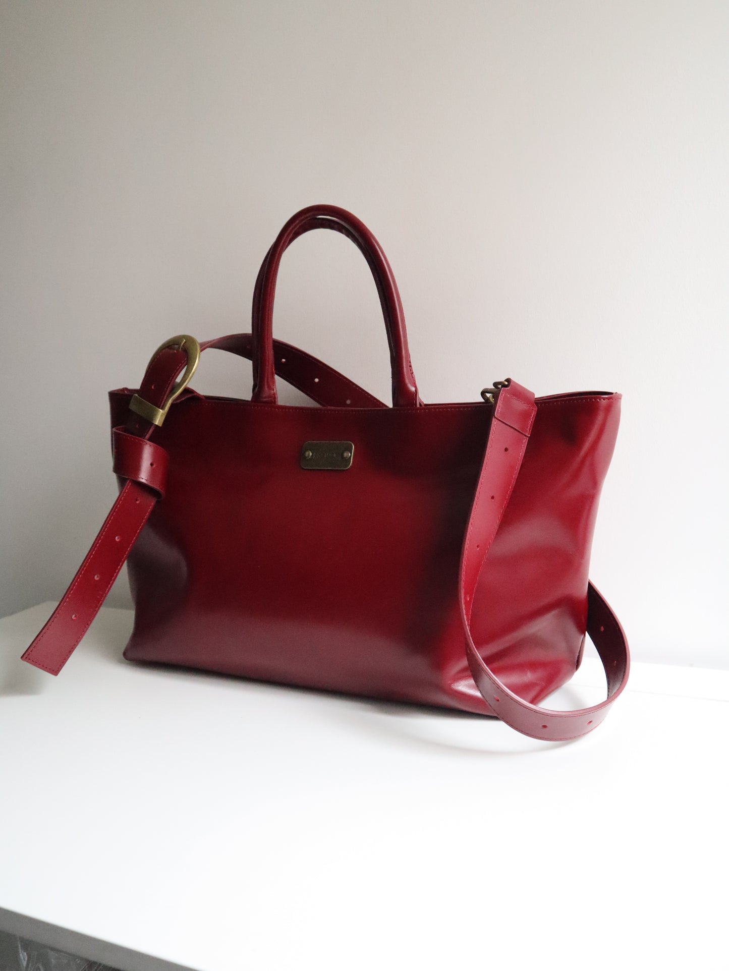 LEATHER BUCKLE SAC RED