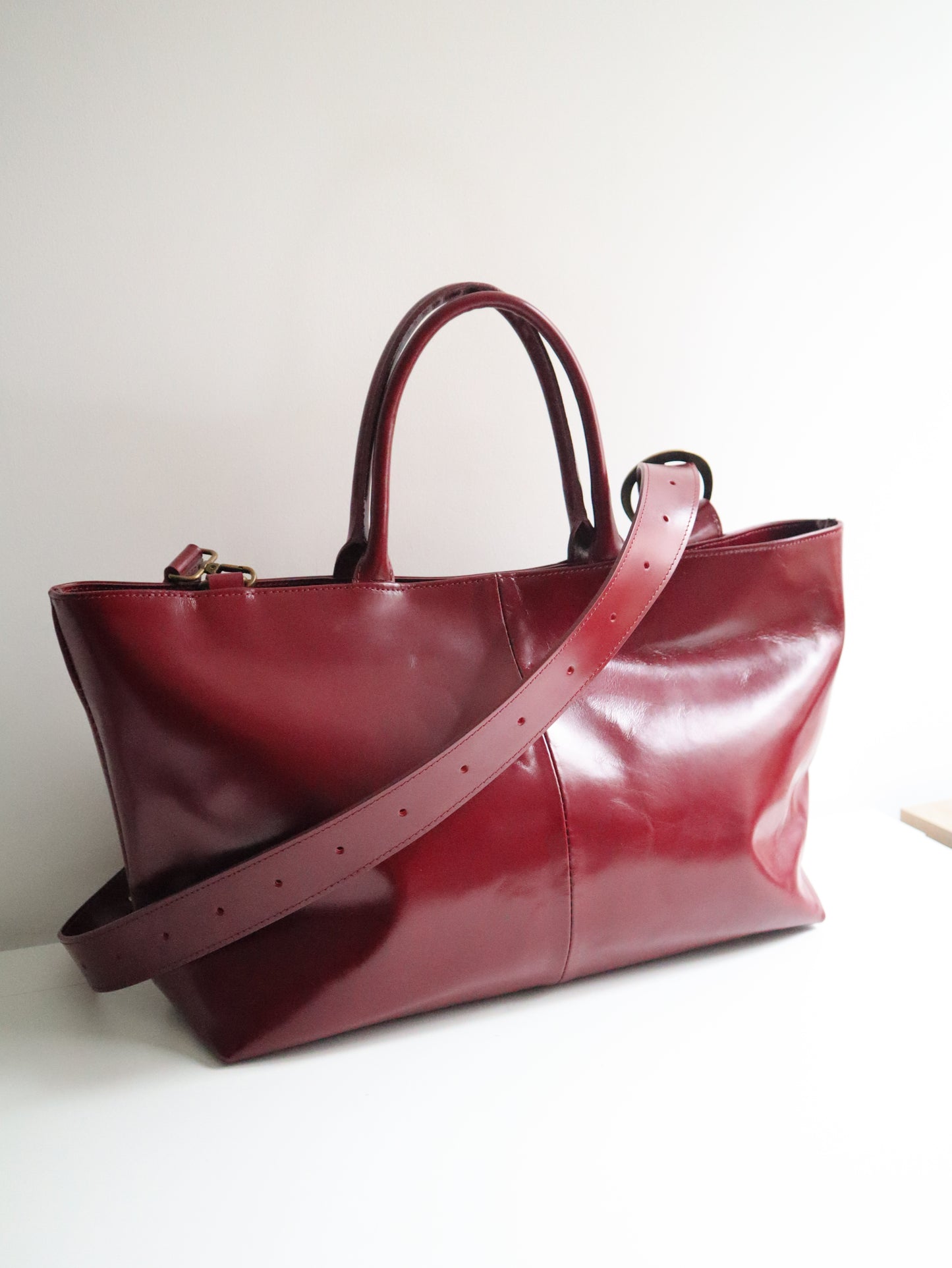 LEATHER BUCKLE SAC RED