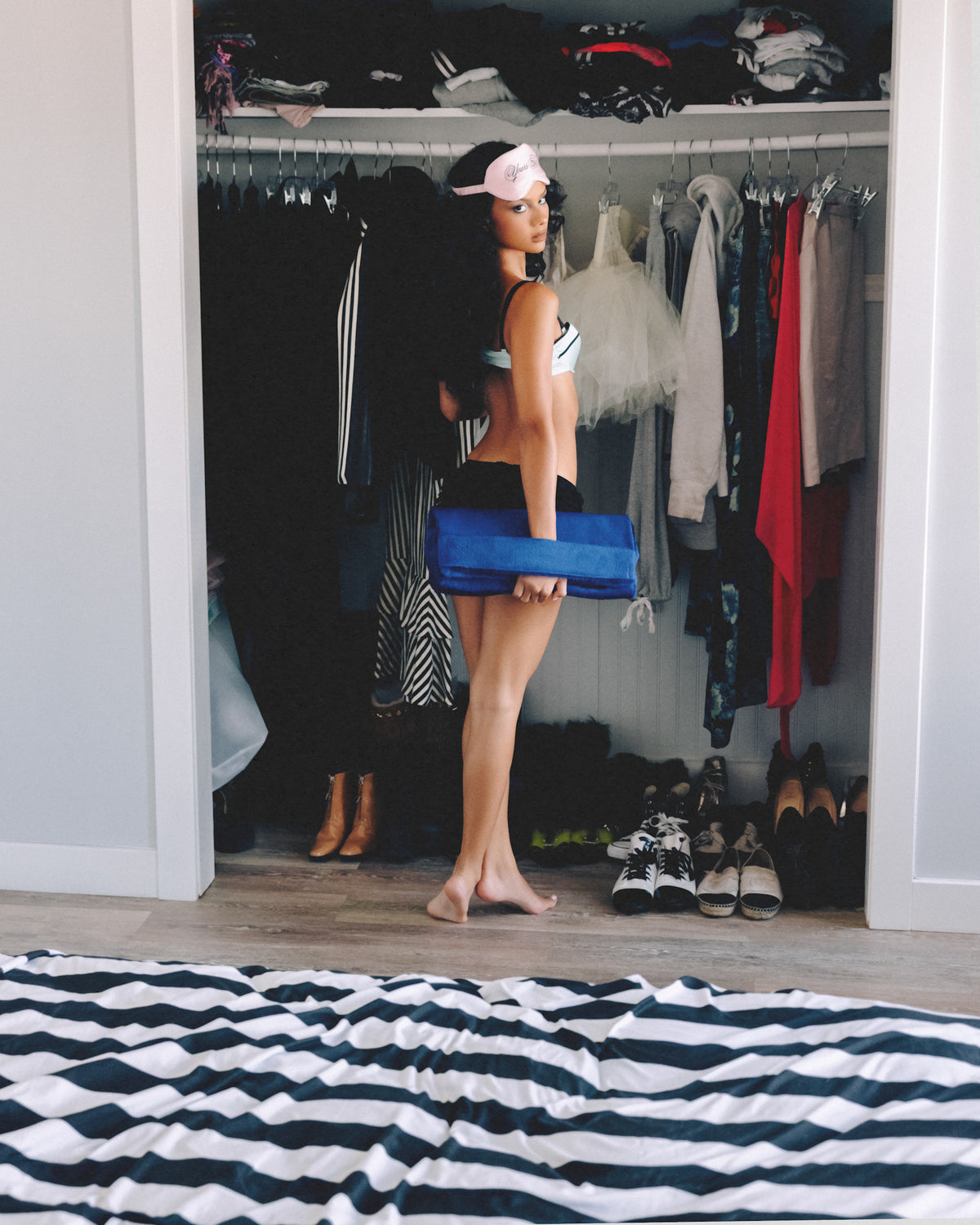 PILLOW CLUTCH COBALT BLUE
