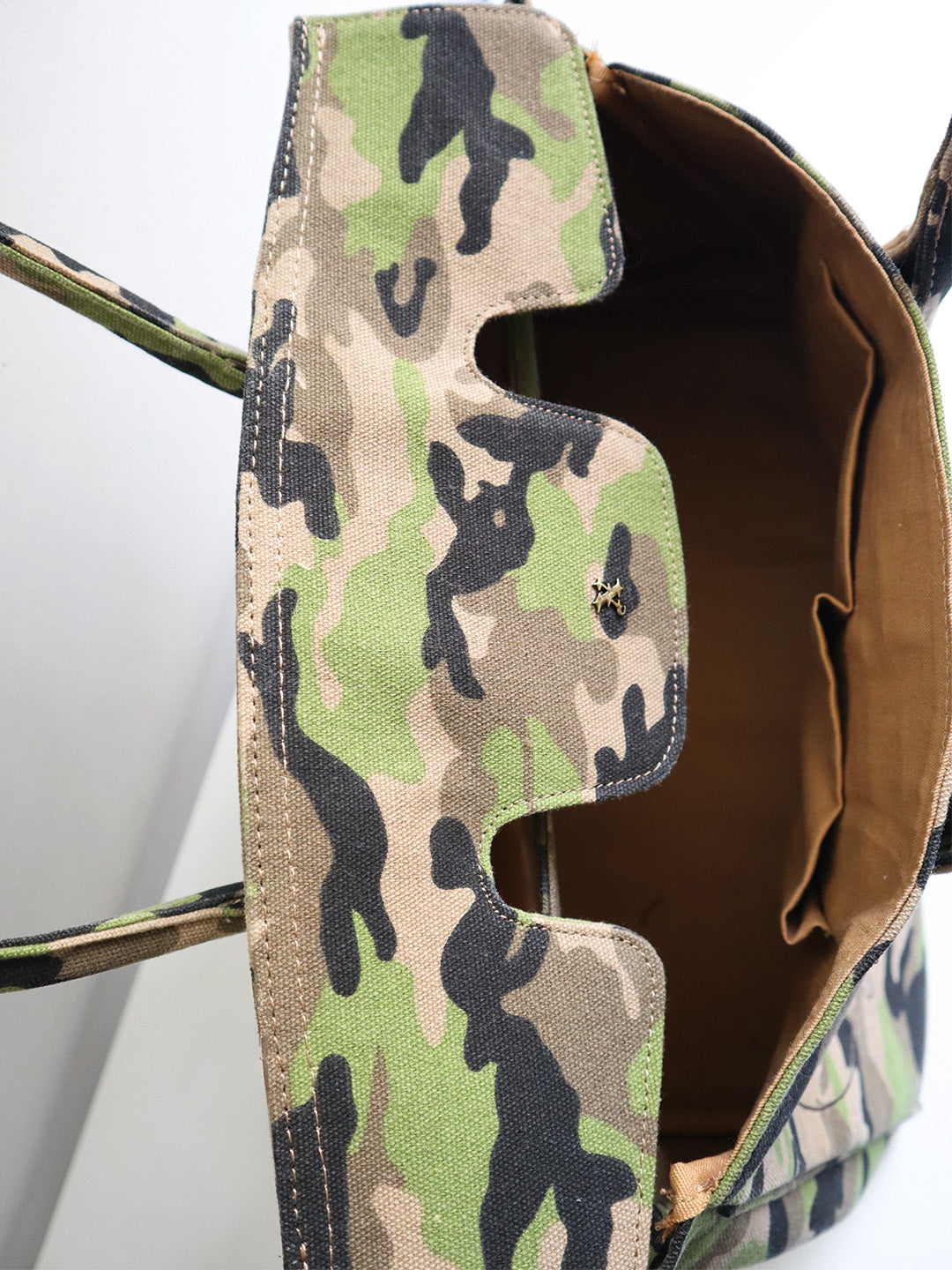CAMO CARRYALL
