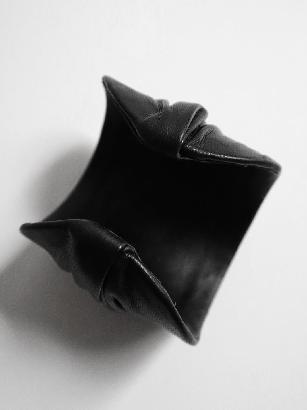 DRAPE CUFF BLACK