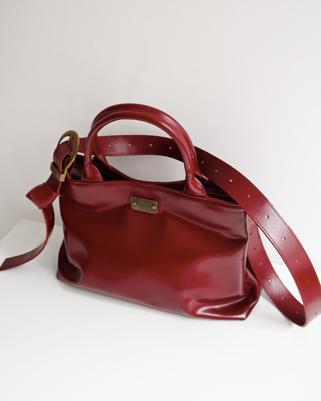 LEATHER BUCKLE SAC RED