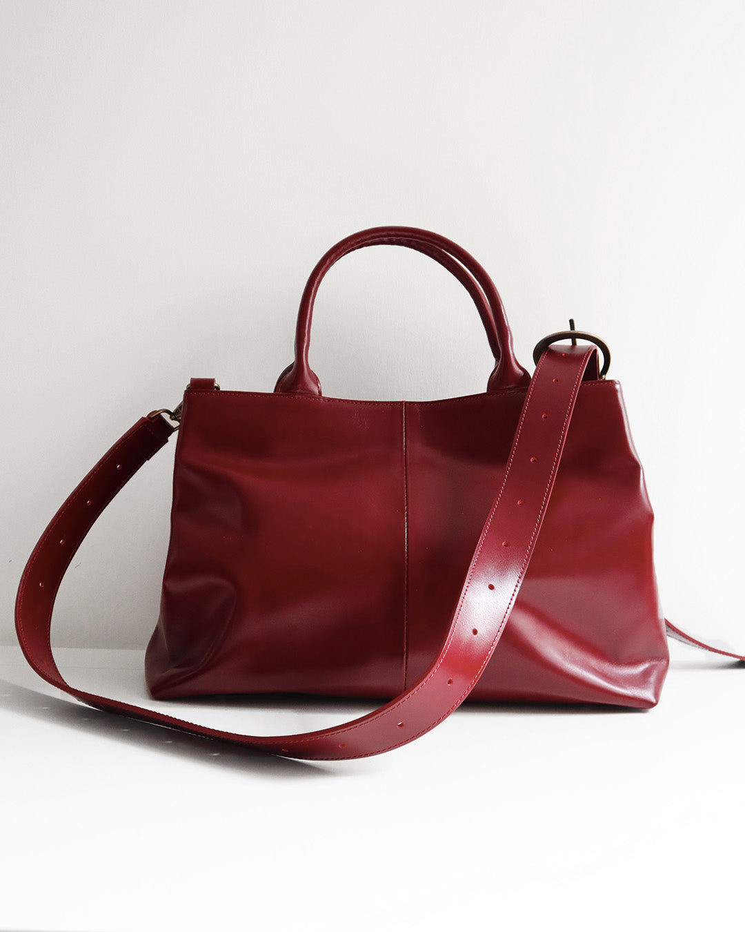 LEATHER BUCKLE SAC RED