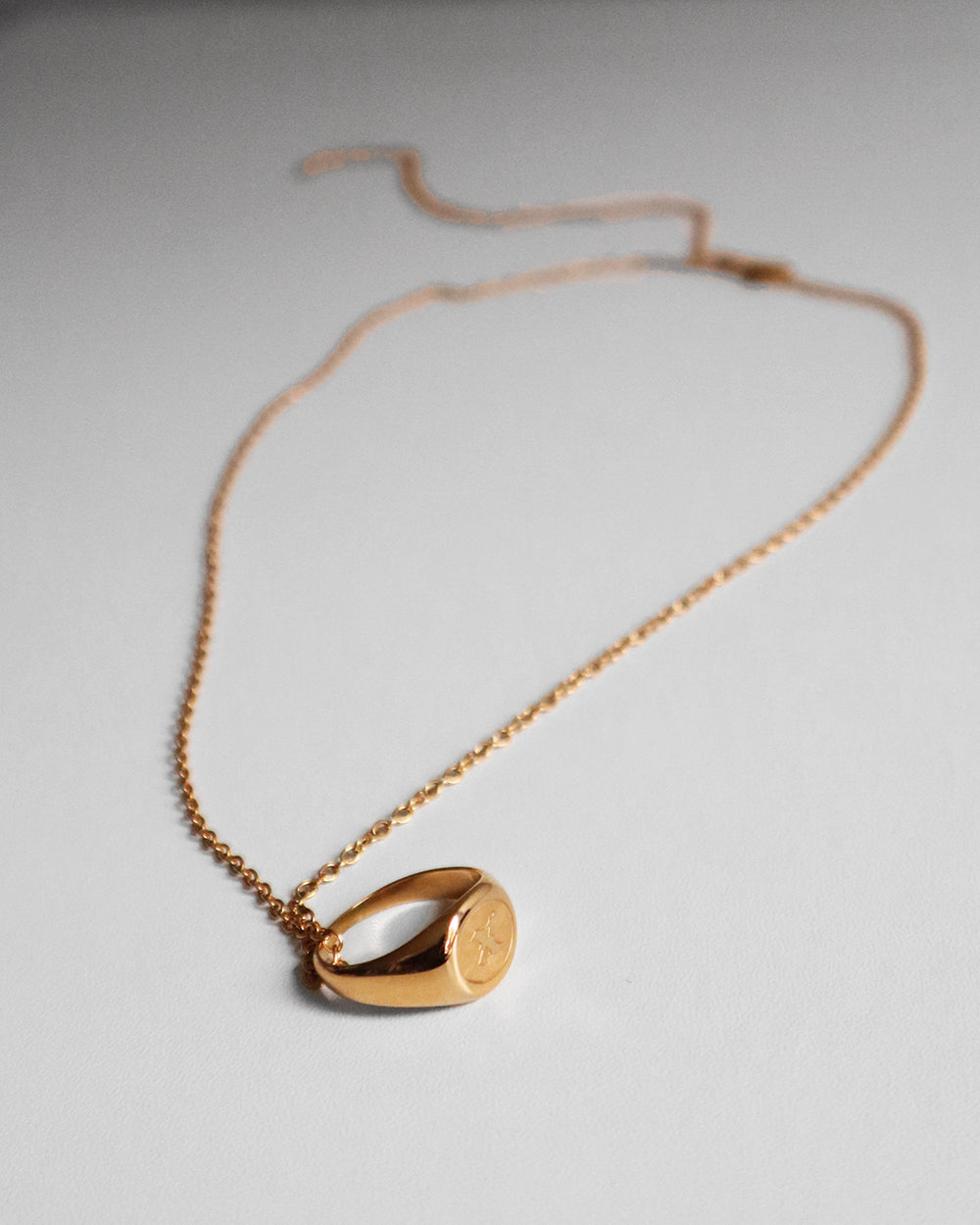 SIGNET NECKLACE GOLD