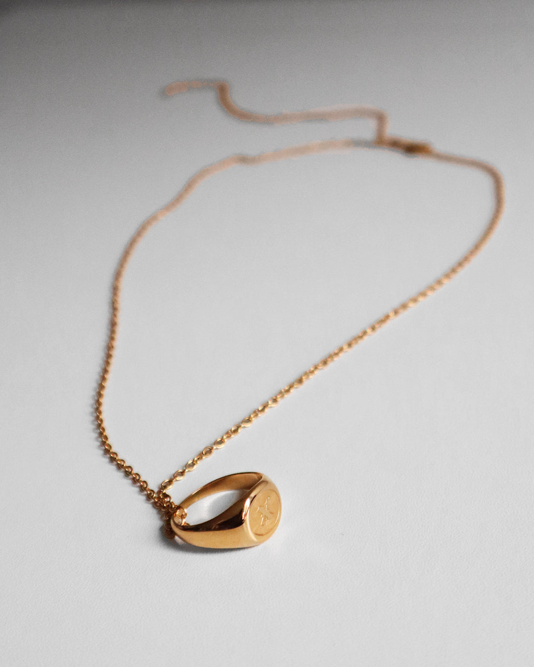 SIGNET NECKLACE GOLD