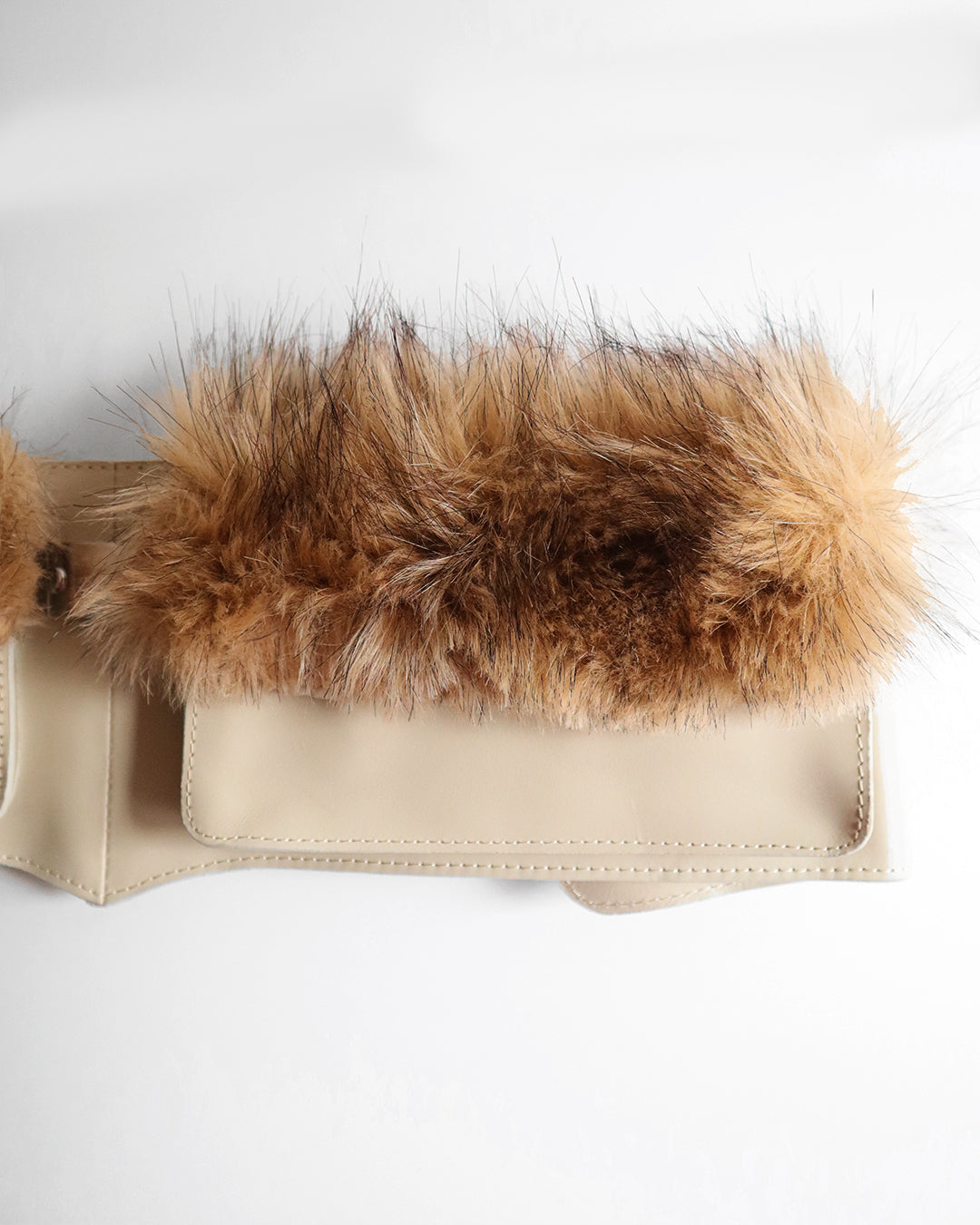 LEATHER BELT BAG YETI